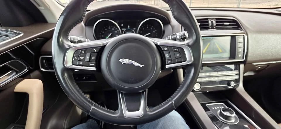 2018 Jaguar F-Pace - Image 16 of 17