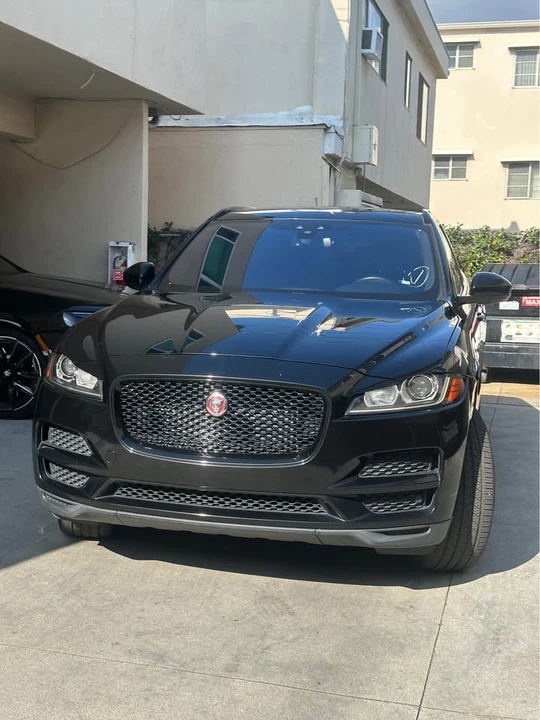 2018 Jaguar F-Pace - Image 15 of 19