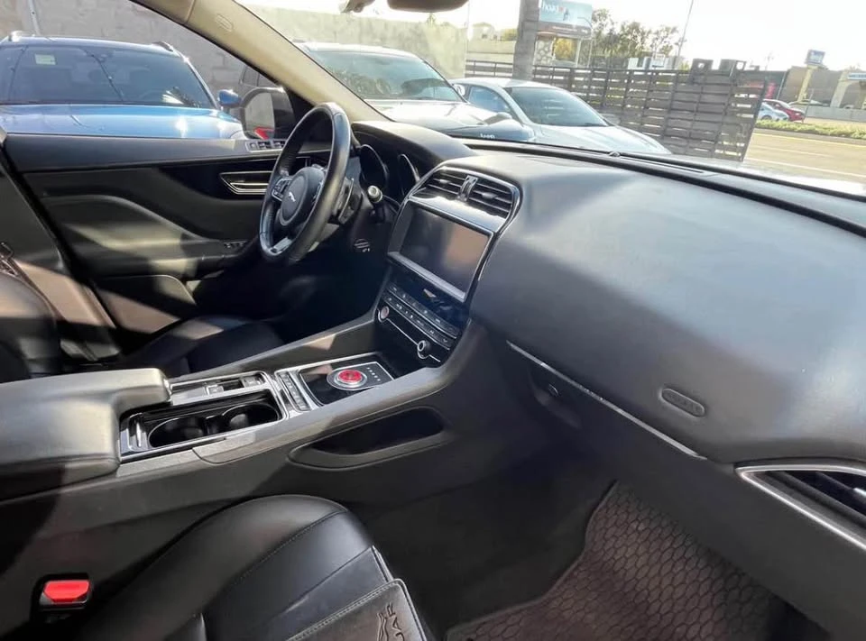 2018 Jaguar F-Pace - Image 10 of 11