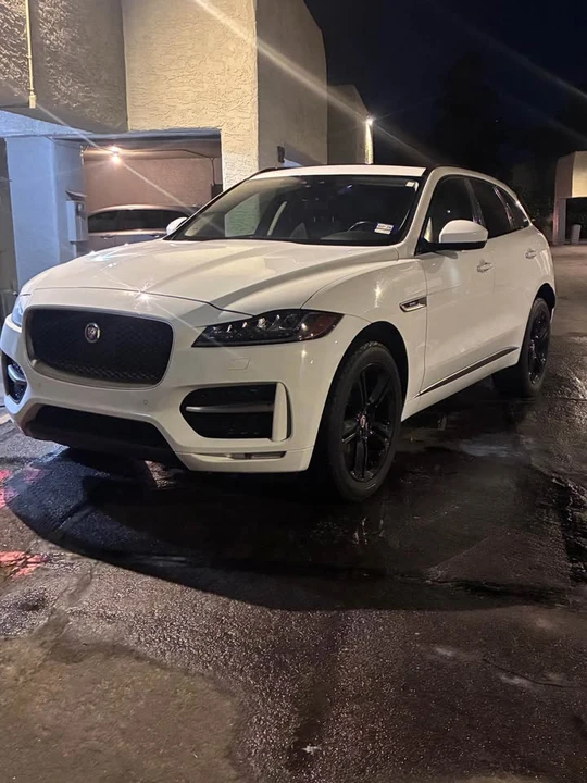 2018 Jaguar F-Pace - Image 2 of 9