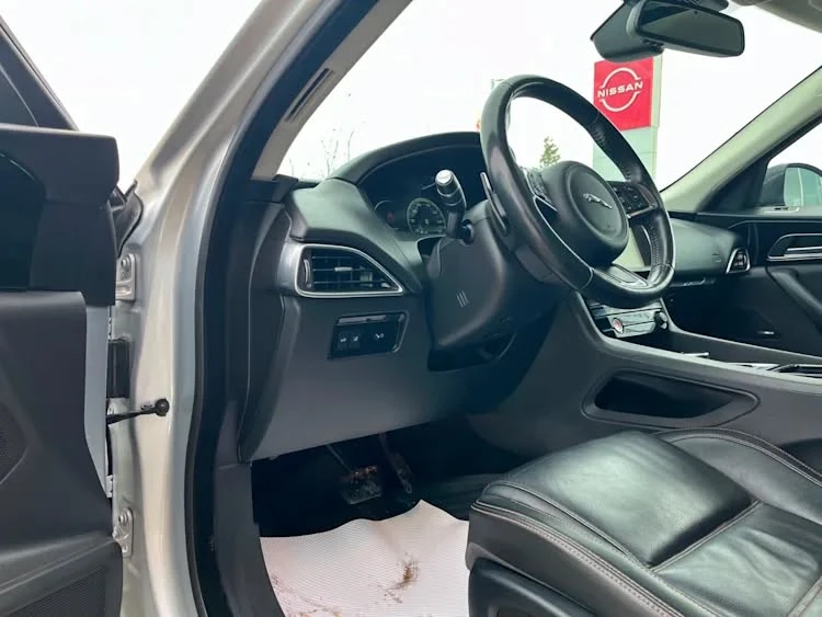2018 Jaguar F-Pace - Image 14 of 19