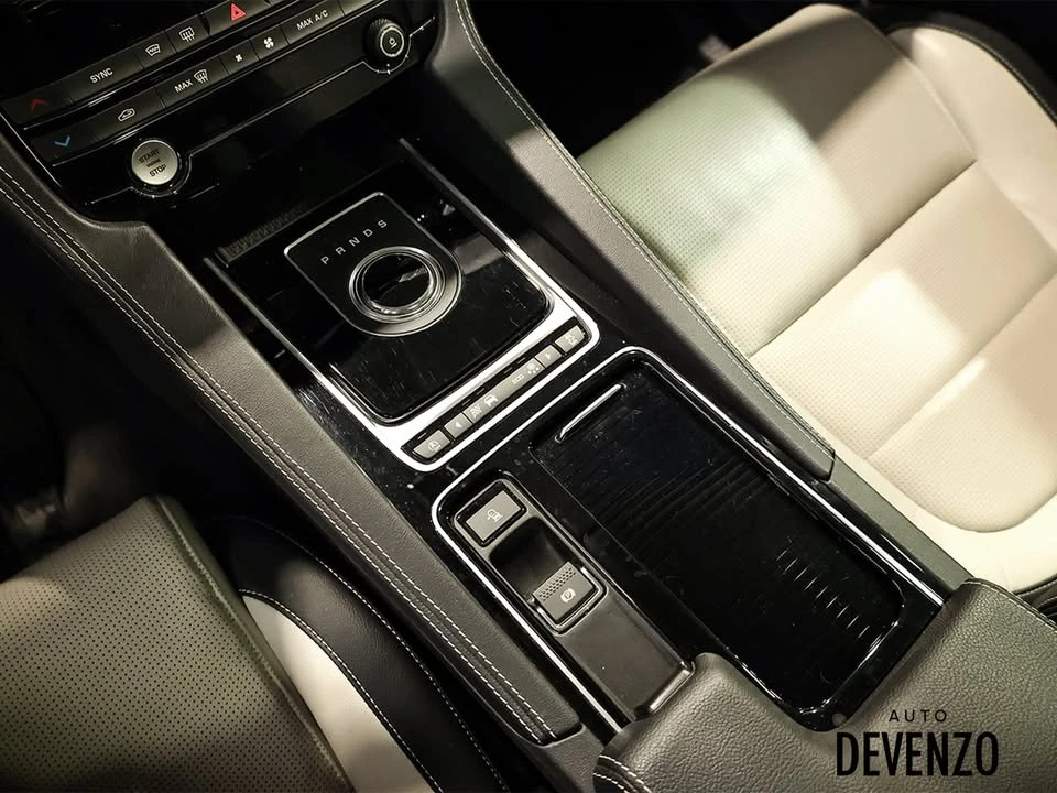 2018 Jaguar F-Pace - Image 19 of 20