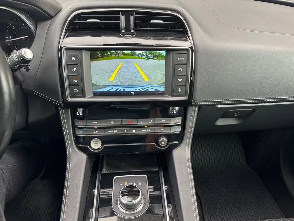 2018 Jaguar F-Pace - Image 19 of 20