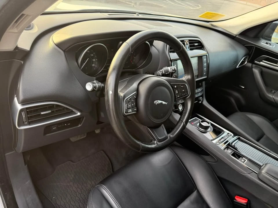 2018 Jaguar F-Pace - Image 7 of 17