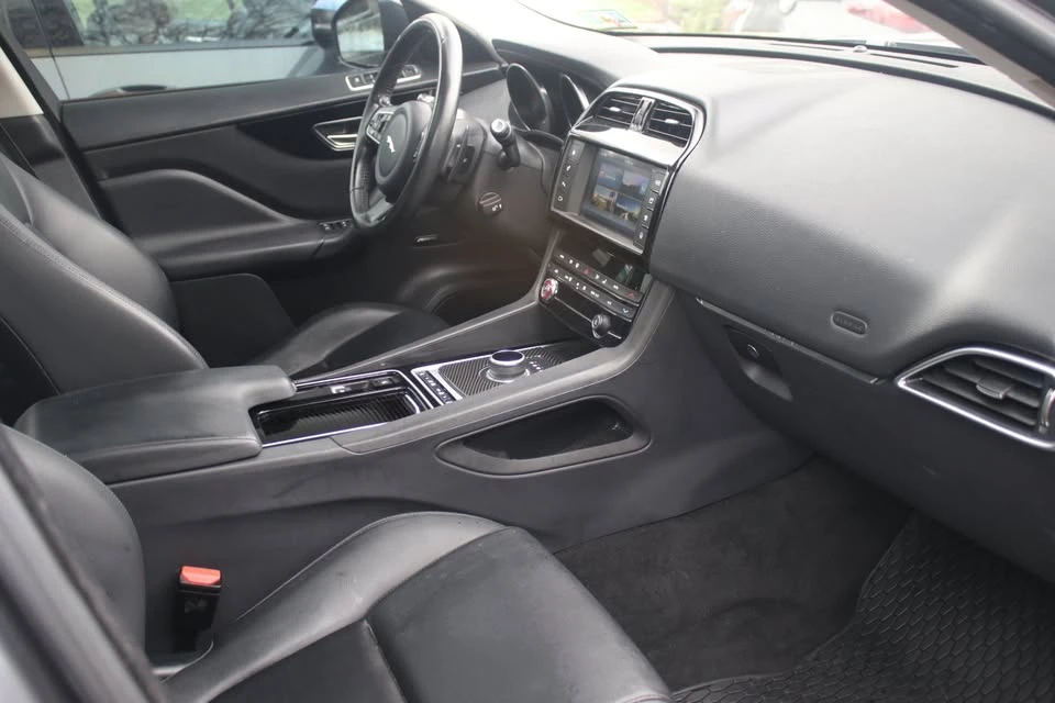 2018 Jaguar F-Pace - Image 9 of 13