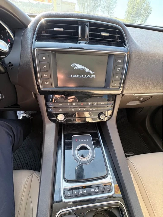 2018 Jaguar F-Pace - Image 9 of 9