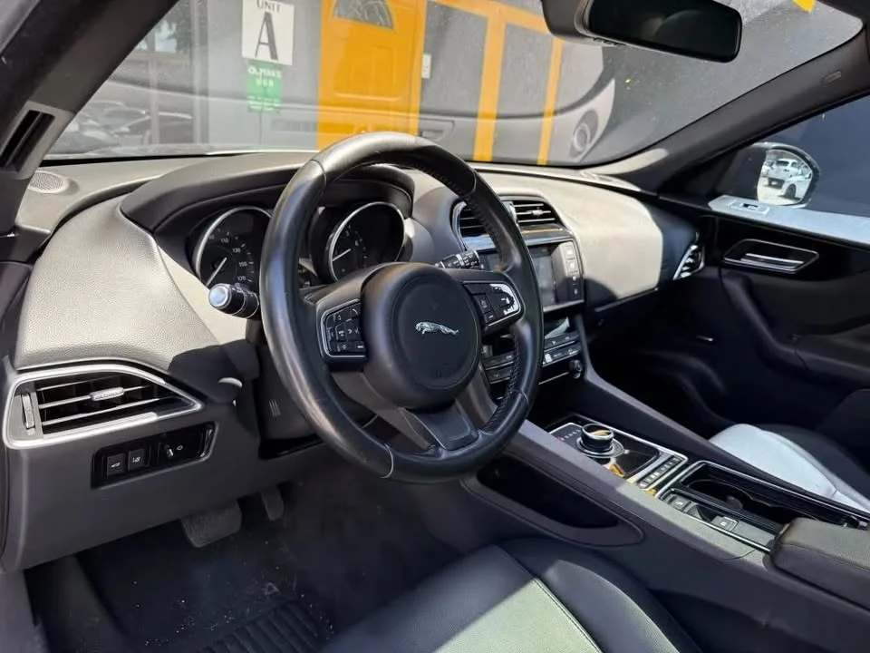 2018 Jaguar F-Pace - Image 12 of 19
