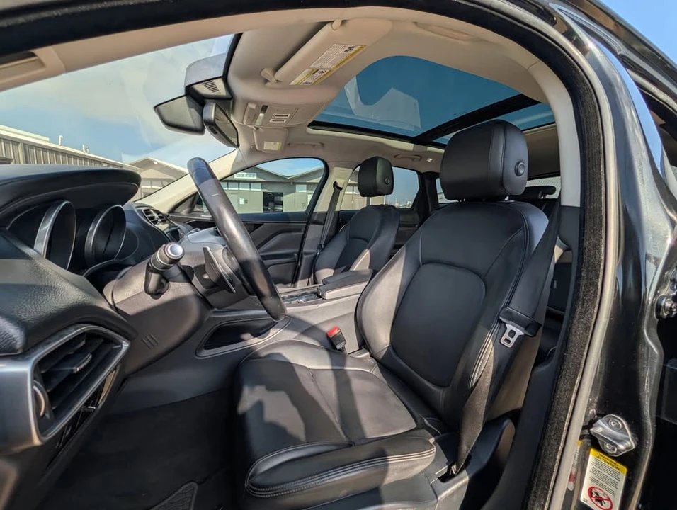 2018 Jaguar F-Pace - Image 7 of 19