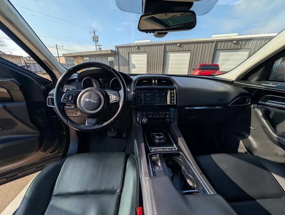 2018 Jaguar F-Pace - Image 9 of 19