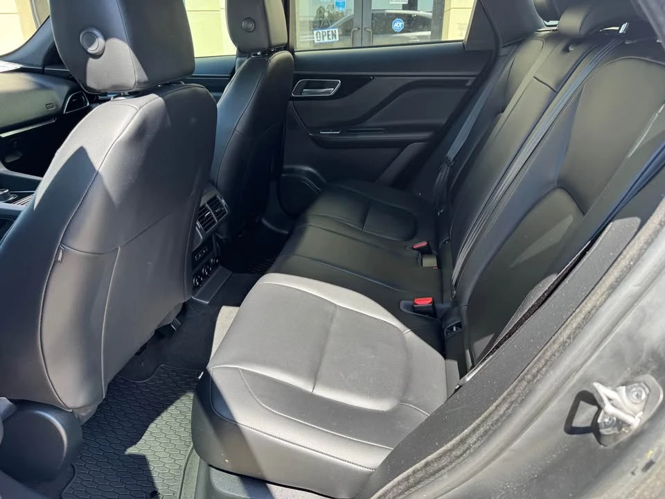 2018 Jaguar F-Pace - Image 7 of 11