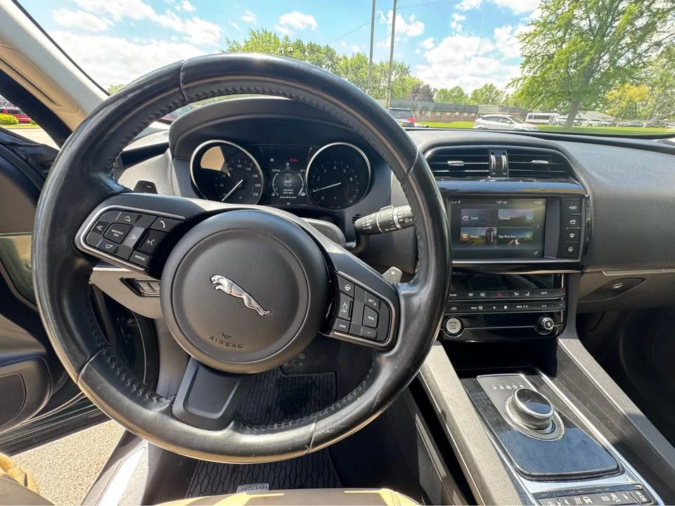 2018 Jaguar F-Pace - Image 11 of 20
