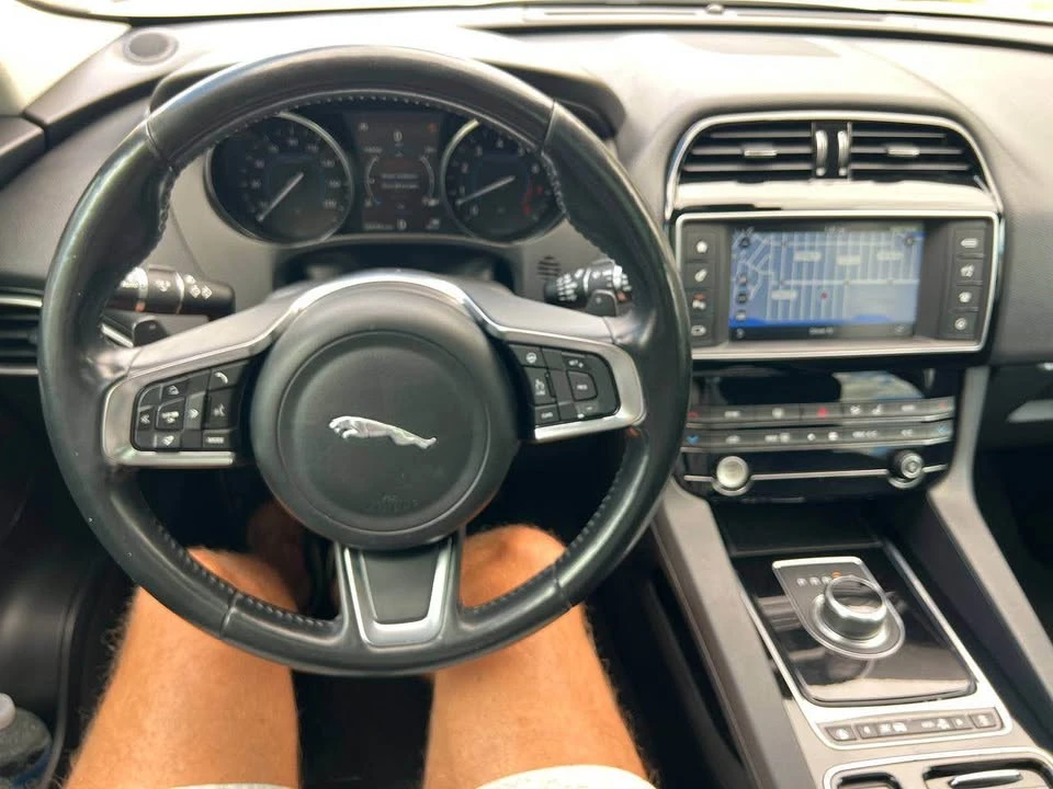 2018 Jaguar F-Pace - Image 10 of 14