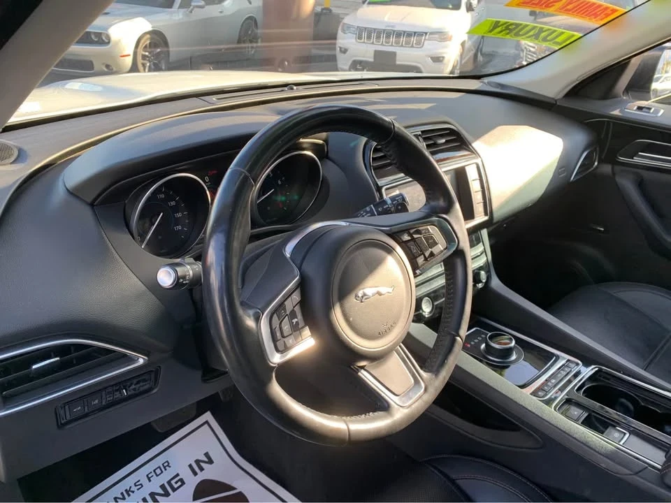 2018 Jaguar F-Pace - Image 9 of 13