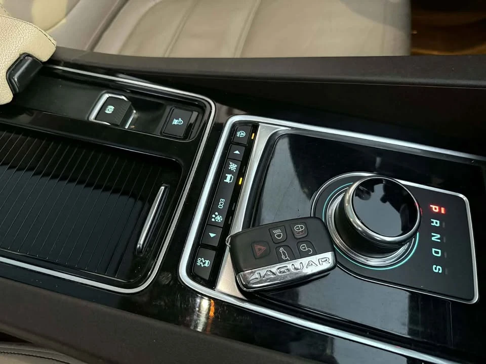 2018 Jaguar F-Pace - Image 11 of 20