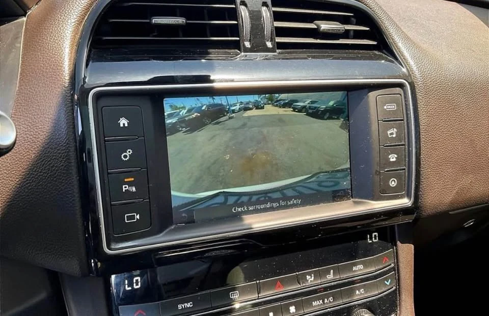 2018 Jaguar F-Pace - Image 11 of 13
