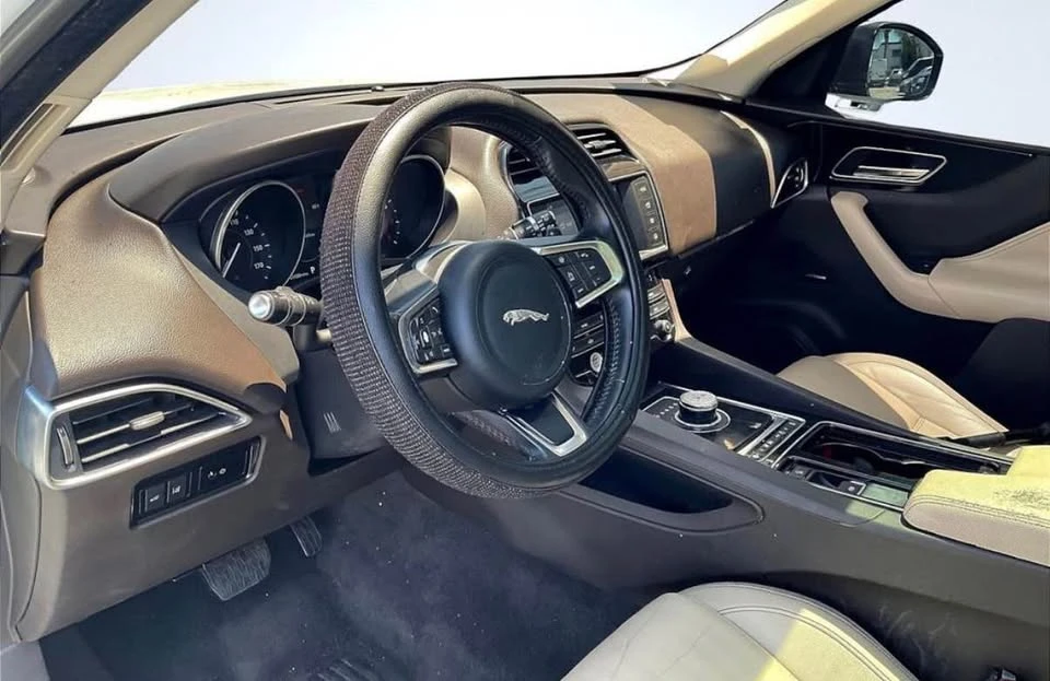 2018 Jaguar F-Pace - Image 10 of 13