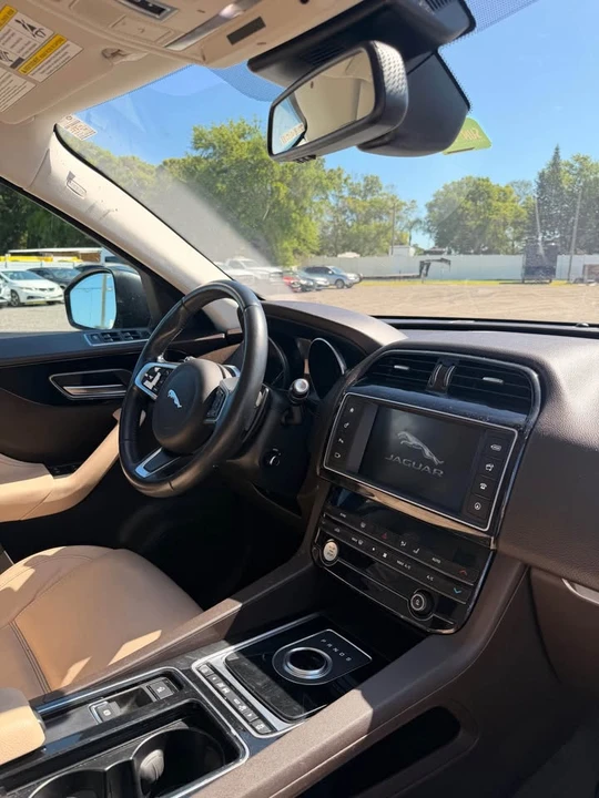 2018 Jaguar F-Pace - Image 10 of 13