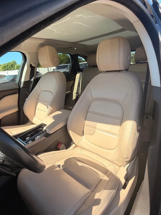 2018 Jaguar F-Pace - Image 9 of 13