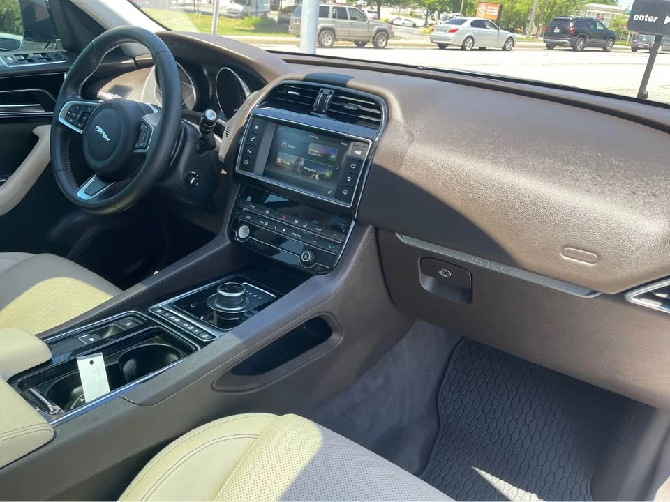2018 Jaguar F-Pace - Image 10 of 16