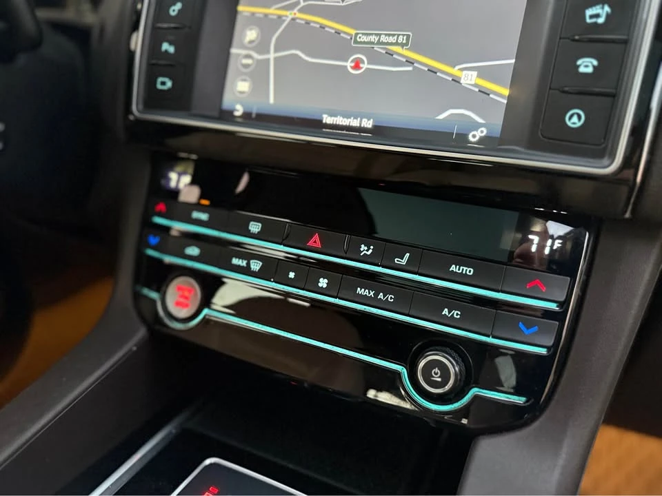 2018 Jaguar F-Pace - Image 18 of 19