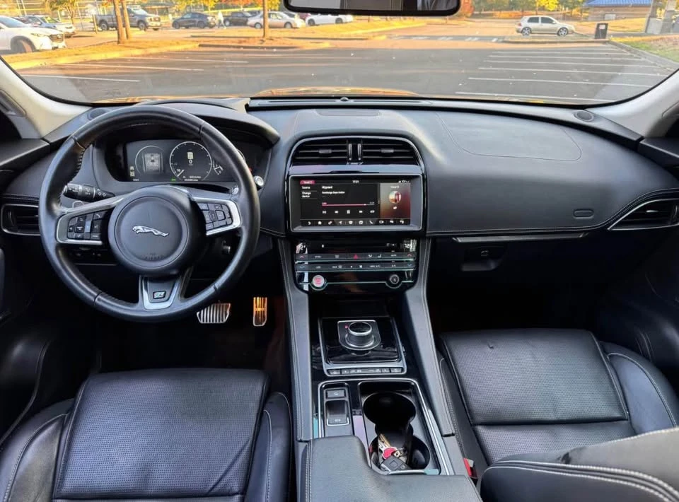 2018 Jaguar F-Pace - Image 10 of 18