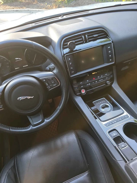 2018 Jaguar F-Pace - Image 14 of 18