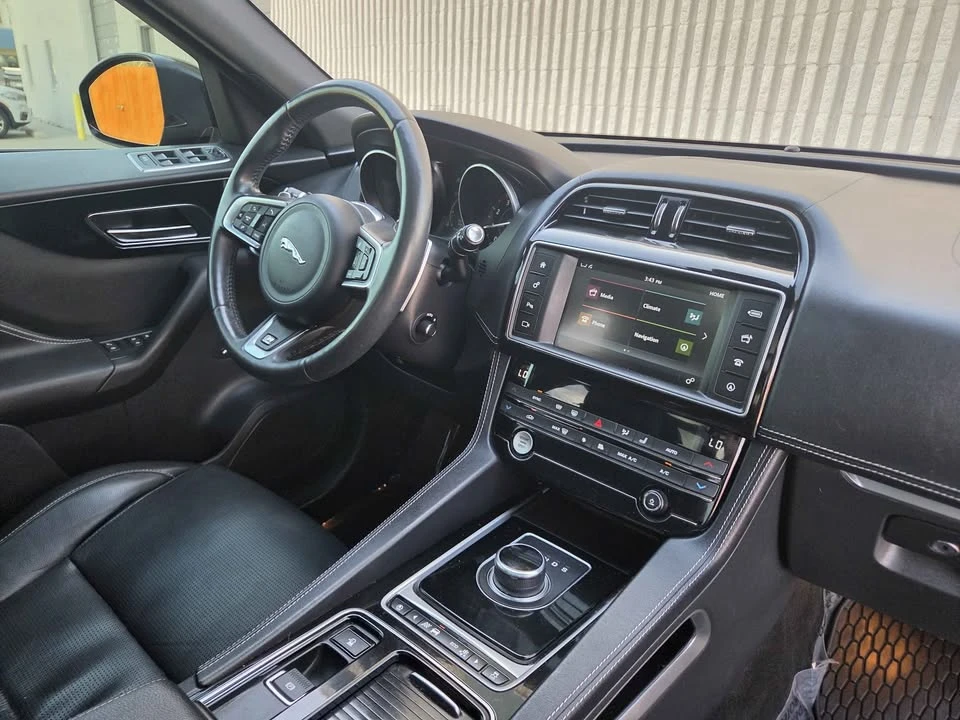 2018 Jaguar F-Pace - Image 11 of 19