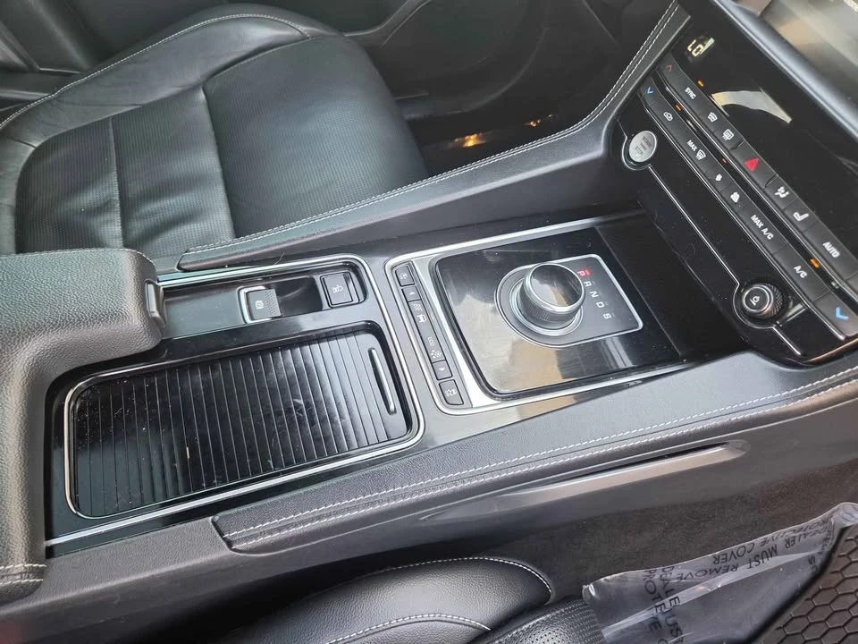 2018 Jaguar F-Pace - Image 14 of 19