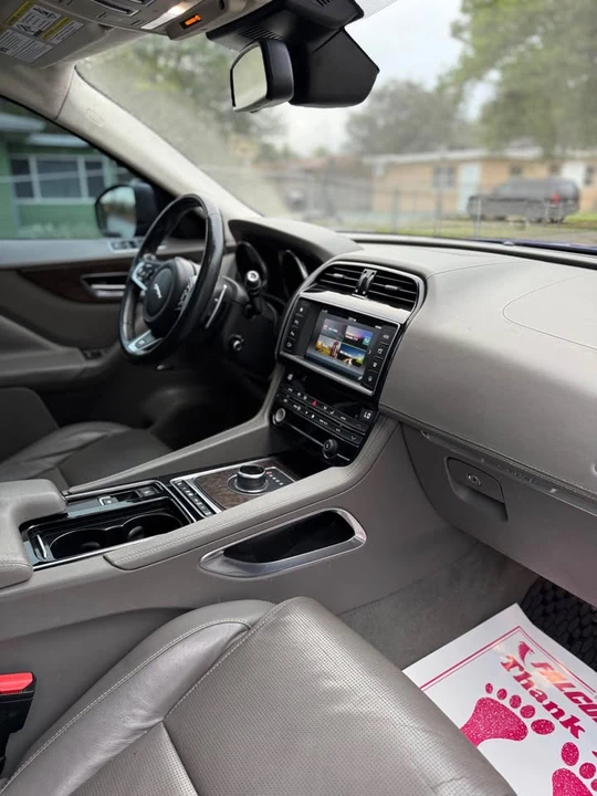 2018 Jaguar F-Pace - Image 10 of 14