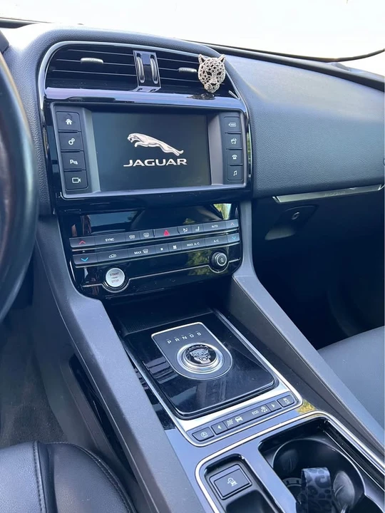 2018 Jaguar F-Pace - Image 13 of 19