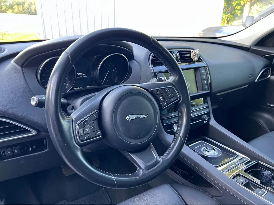 2018 Jaguar F-Pace - Image 10 of 19