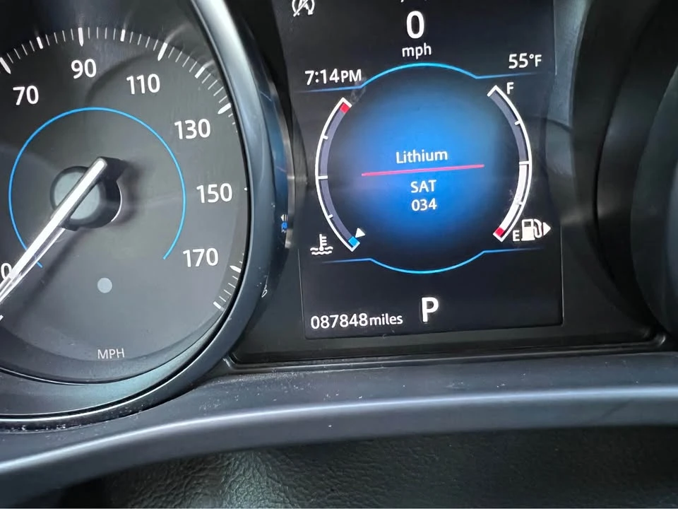 2018 Jaguar F-Pace - Image 15 of 19