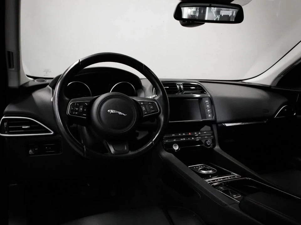 2018 Jaguar F-Pace - Image 6 of 7