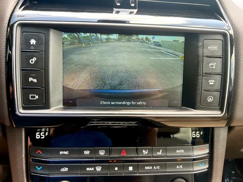 2018 Jaguar F-Pace - Image 15 of 18