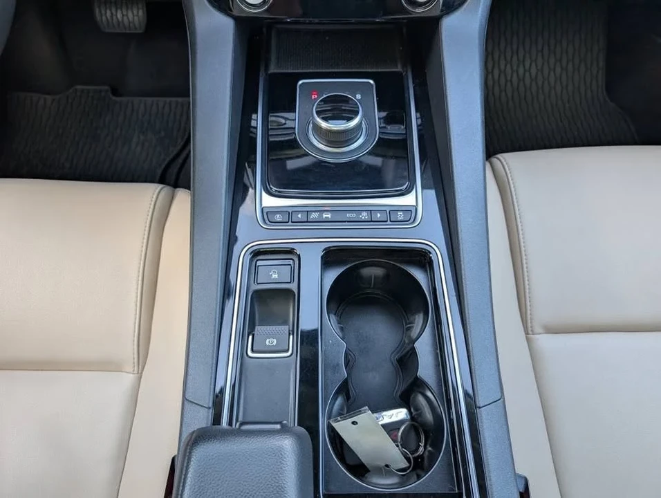 2018 Jaguar F-Pace - Image 17 of 20