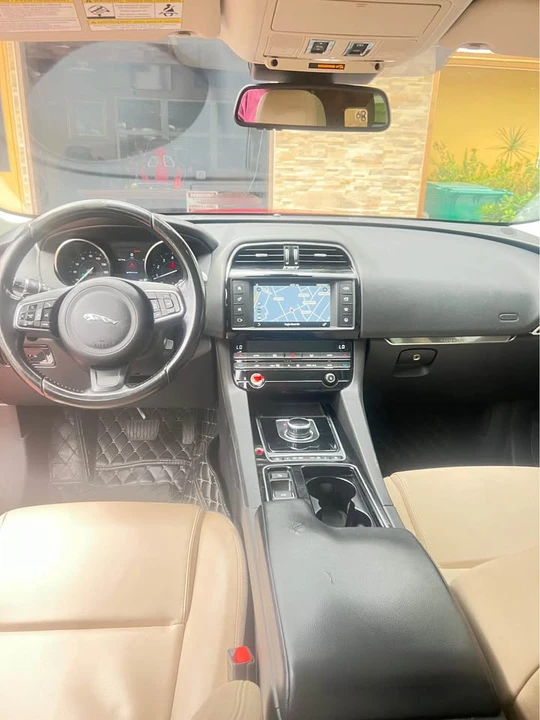 2018 Jaguar F-Pace - Image 9 of 11