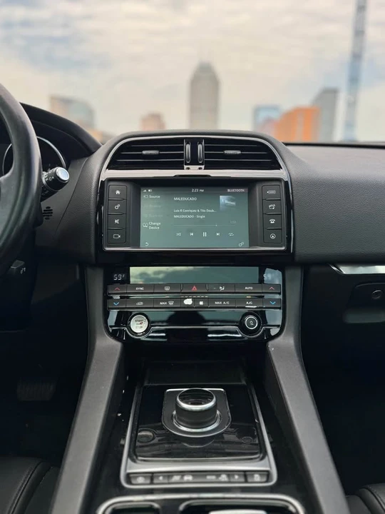 2018 Jaguar F-Pace - Image 13 of 20