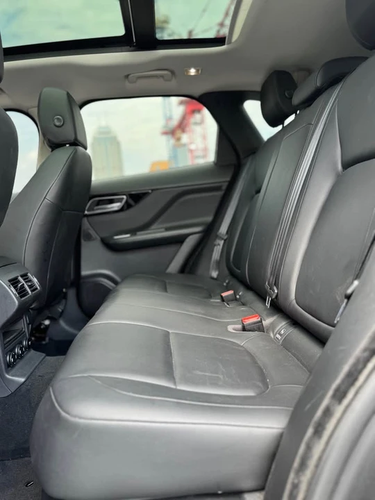 2018 Jaguar F-Pace - Image 19 of 20