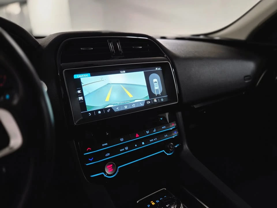 2018 Jaguar F-Pace - Image 17 of 19