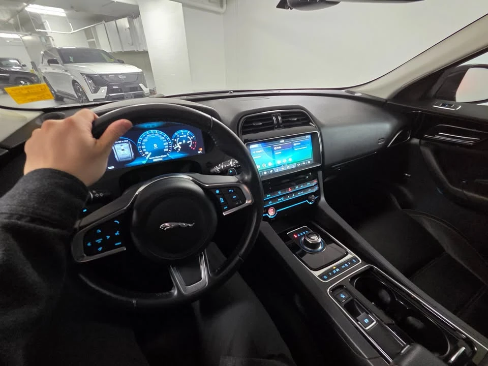 2018 Jaguar F-Pace - Image 16 of 19