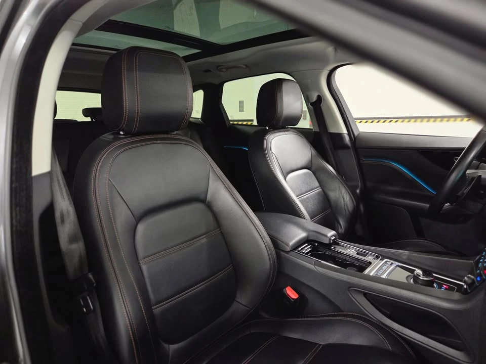 2018 Jaguar F-Pace - Image 9 of 19