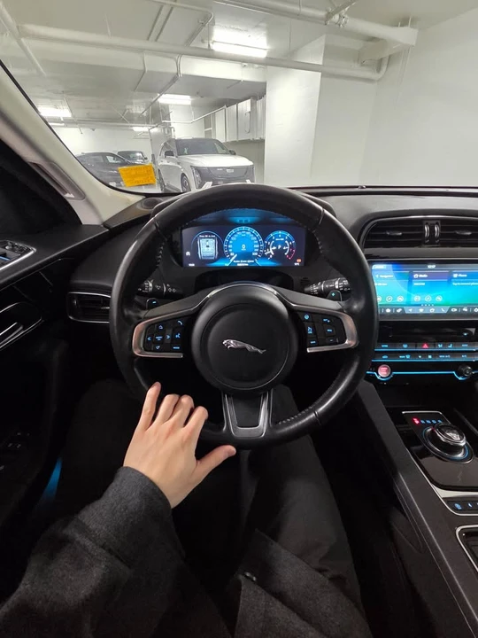 2018 Jaguar F-Pace - Image 15 of 19