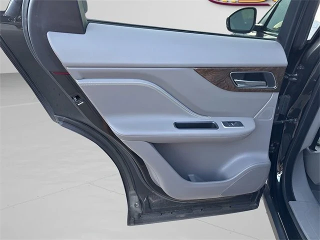 2018 Jaguar F-Pace - Image 19 of 20