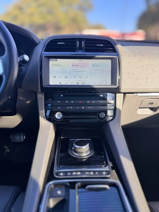 2018 Jaguar F-Pace - Image 9 of 16