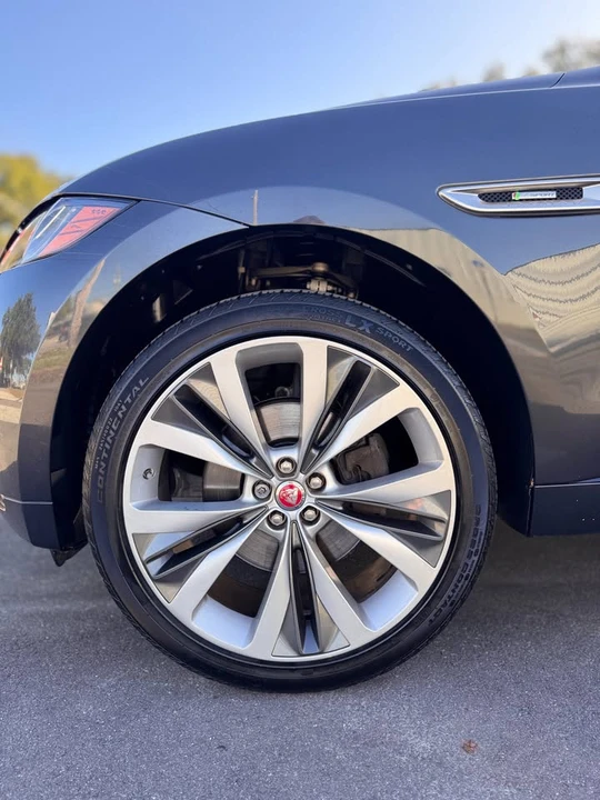 2018 Jaguar F-Pace - Image 16 of 16