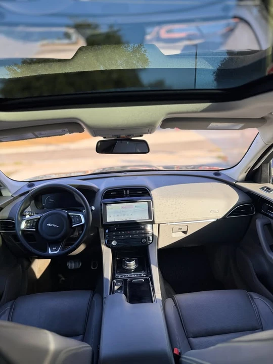 2018 Jaguar F-Pace - Image 11 of 16