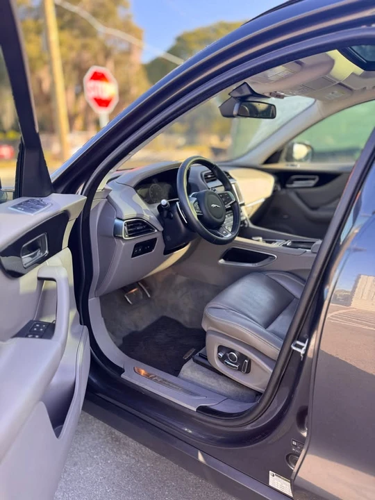 2018 Jaguar F-Pace - Image 13 of 20