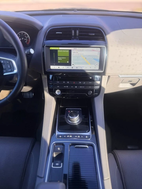 2018 Jaguar F-Pace - Image 15 of 20