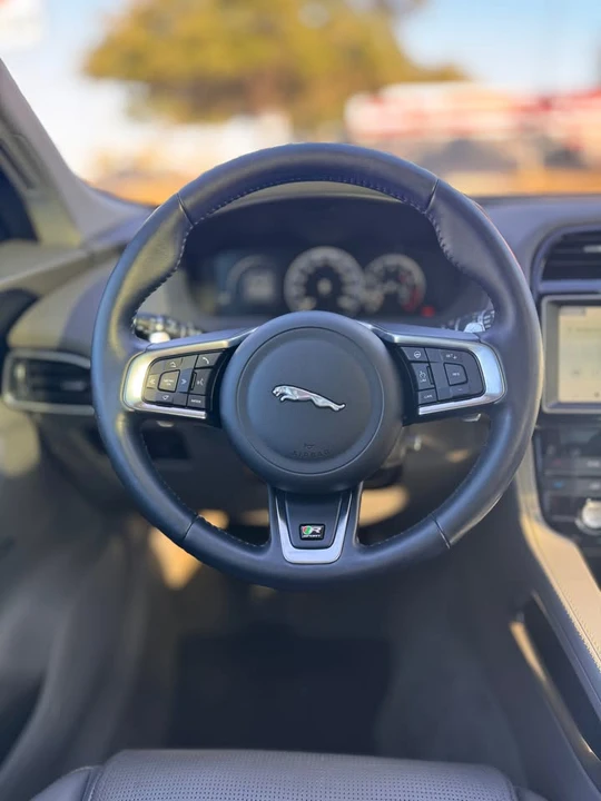 2018 Jaguar F-Pace - Image 10 of 20