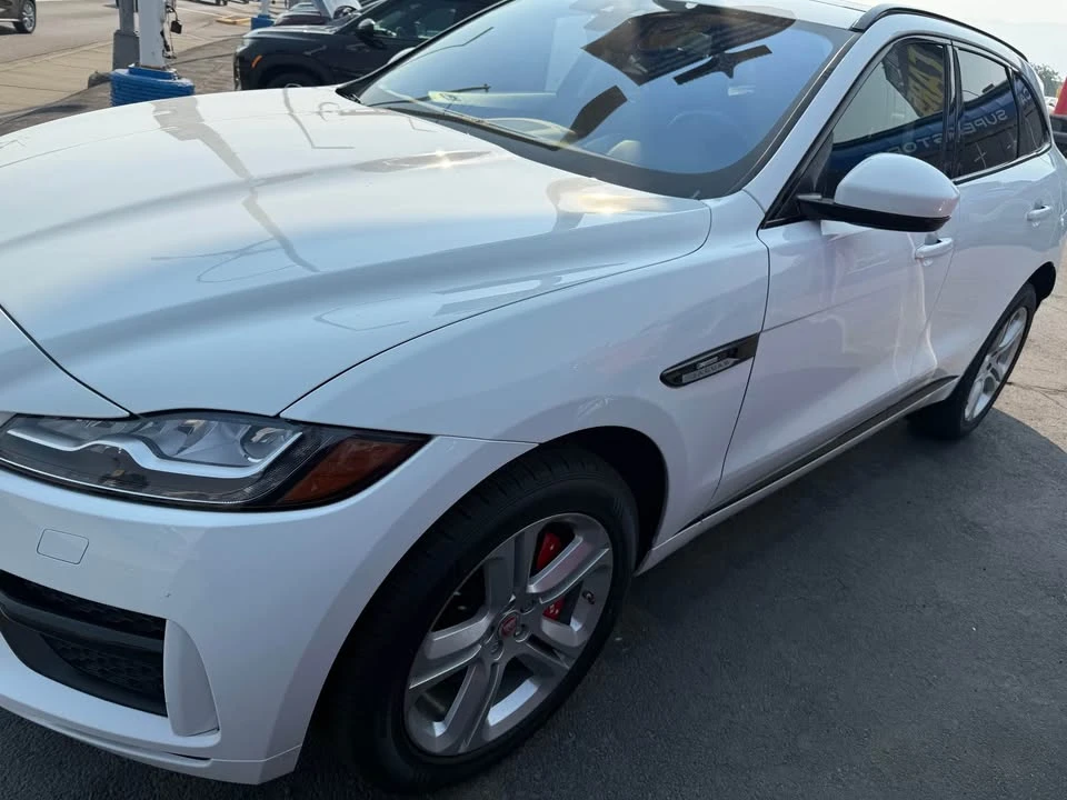 2018 Jaguar F-Pace - Image 2 of 10